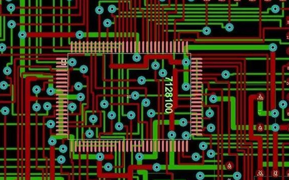 圖1：兩種PCB模型的部分電路。頂圖：傳統(tǒng)設(shè)計版本。